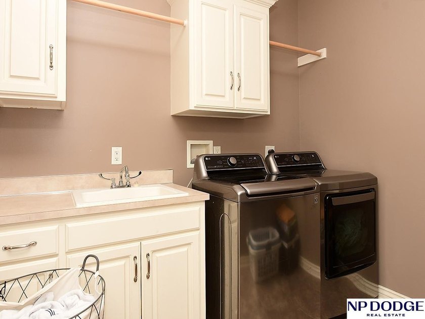 *Open House Sunday 19th 1PM-3PM*Stunning executive brick-front 1 - photo 22