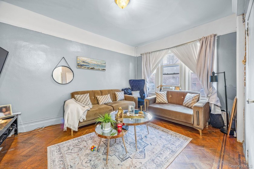 Welcome to this well-maintained single-family home in the heart - photo 4