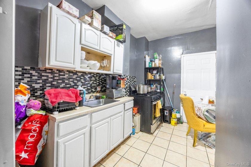 Welcome to this well-maintained single-family home in the heart - photo 6