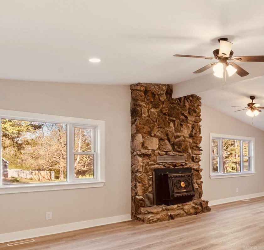 Completely renovated 3 Bedroom,2 bathroom 1512 sq ft.New HVAC - photo 7