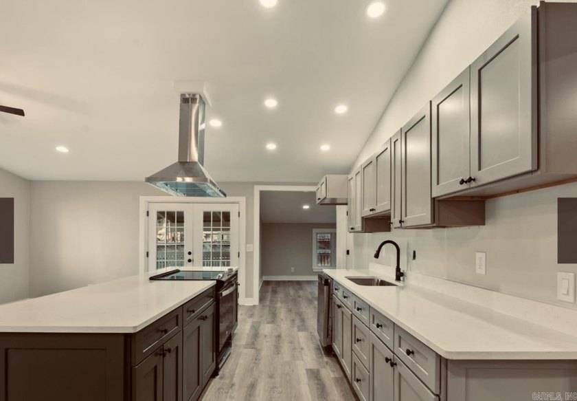 Completely renovated 3 Bedroom,2 bathroom 1512 sq ft.New HVAC - photo 8