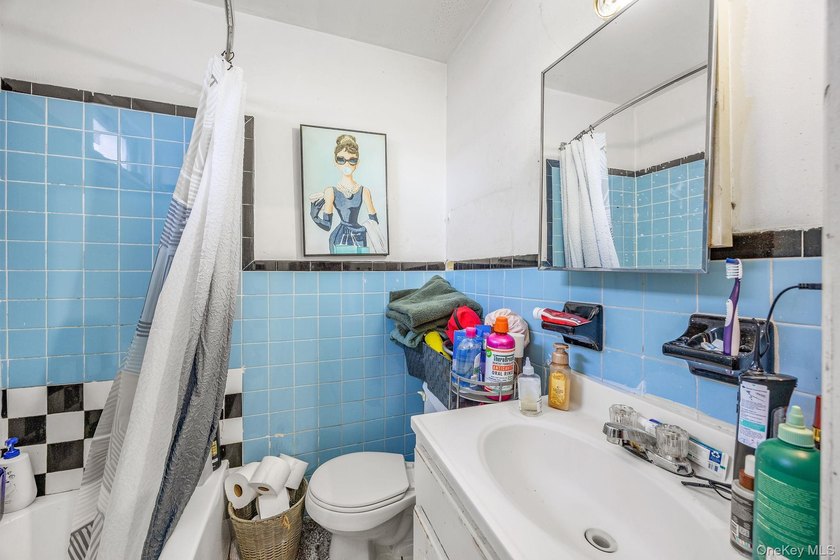Welcome to this well-maintained single-family home in the heart - photo 8