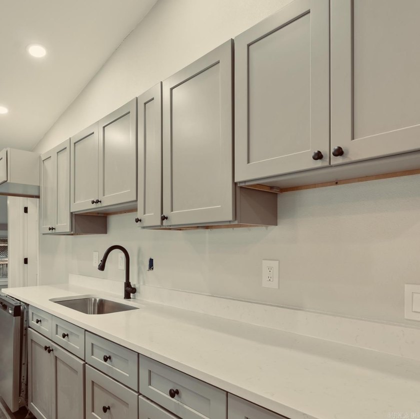 Completely renovated 3 Bedroom,2 bathroom 1512 sq ft.New HVAC - photo 10