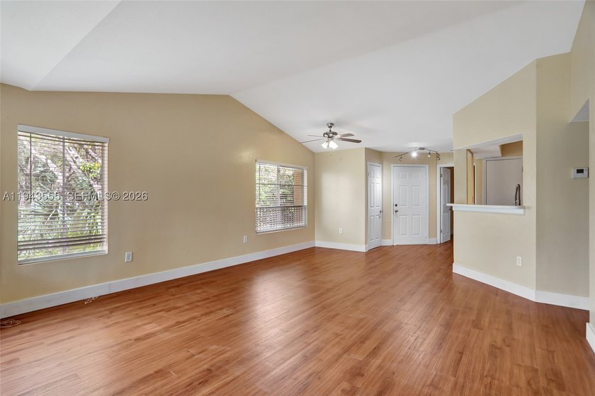 Updated spacious 2/2 with newer appliances including A/C. 2nd - photo 6