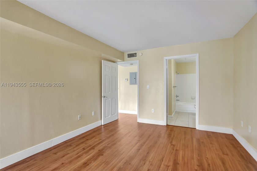 Updated spacious 2/2 with newer appliances including A/C. 2nd - photo 9