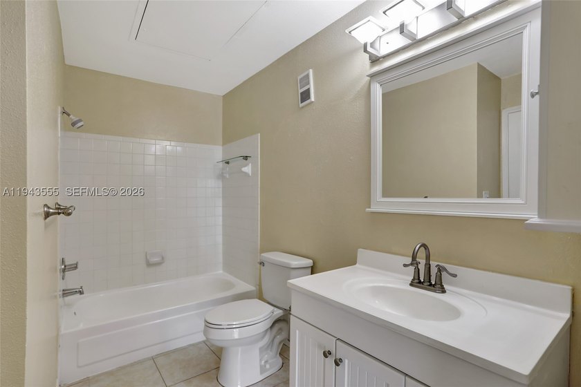 Updated spacious 2/2 with newer appliances including A/C. 2nd - photo 10