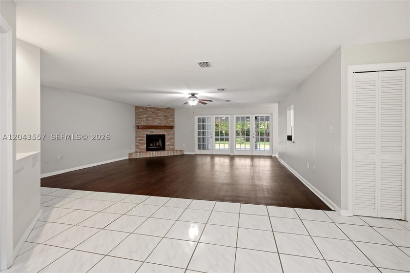 Welcome to your own singe-story tropical retreat with a 6-car - photo 8
