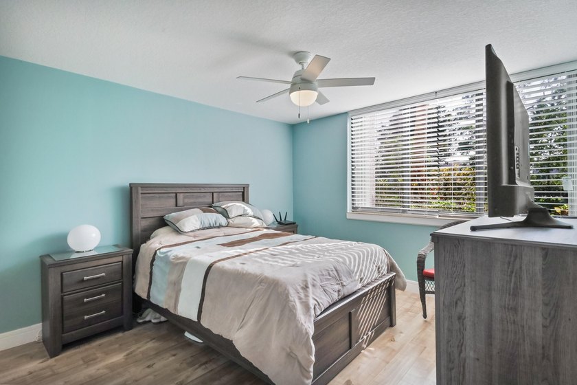 Beautifully renovated 2-bedroom, 2-bathroom first-floor condo in - photo 10