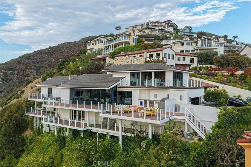 Welcome to 343 Emerald Bay - a fully furnished, contemporary - photo 2