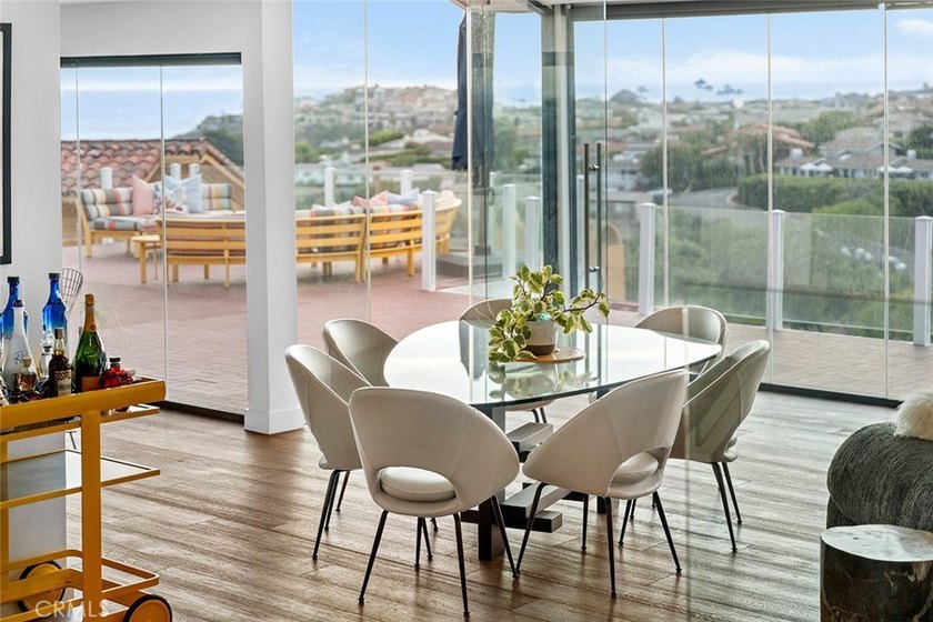Welcome to 343 Emerald Bay - a fully furnished, contemporary - photo 5