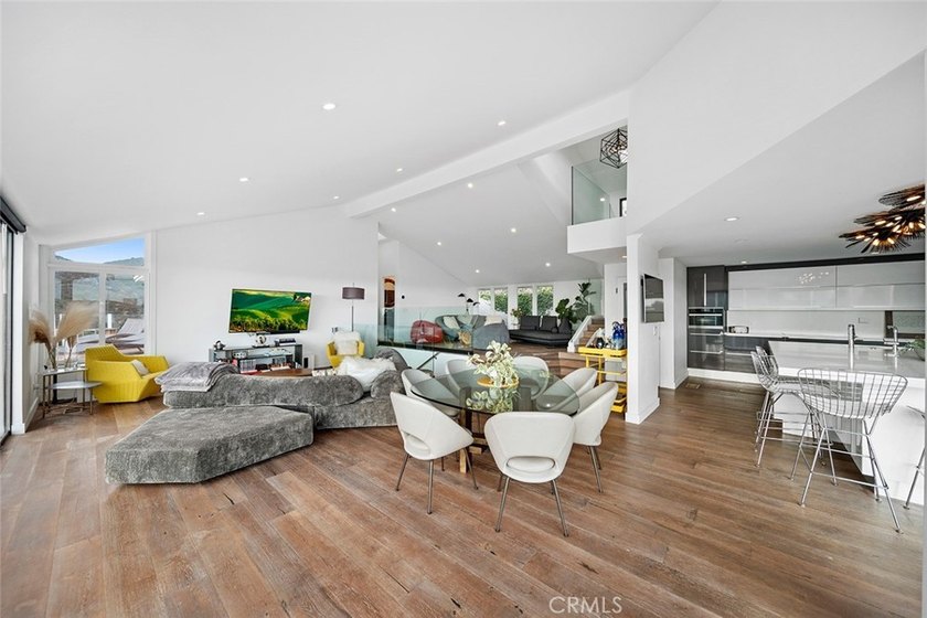 Welcome to 343 Emerald Bay - a fully furnished, contemporary - photo 7