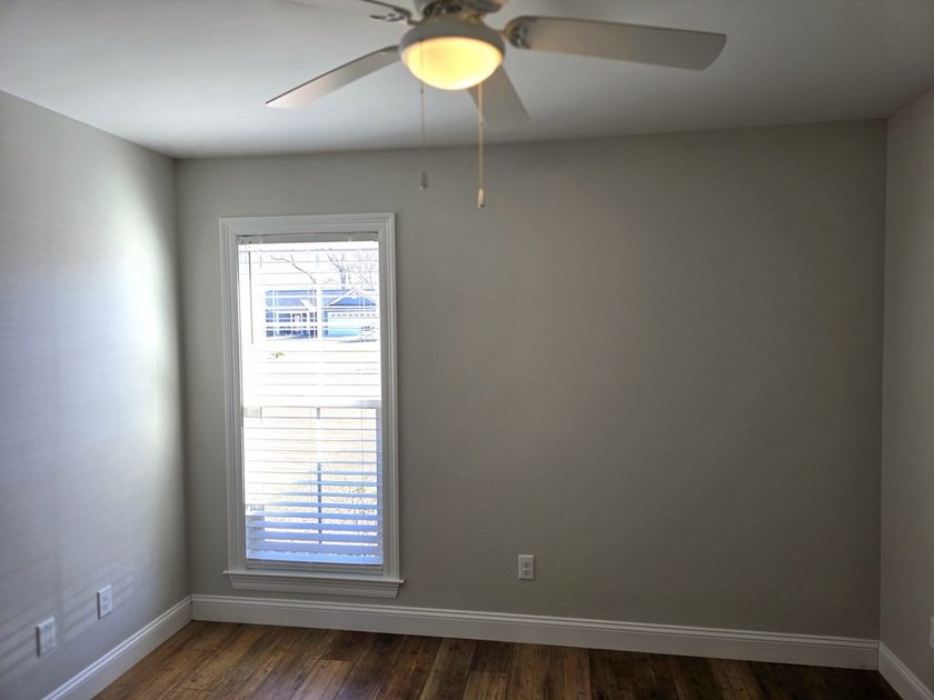 Amazing condition for this 4 bed / 2 bath open floorplan home - photo 13