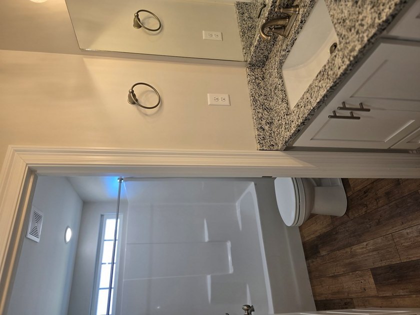 Amazing condition for this 4 bed / 2 bath open floorplan home - photo 16