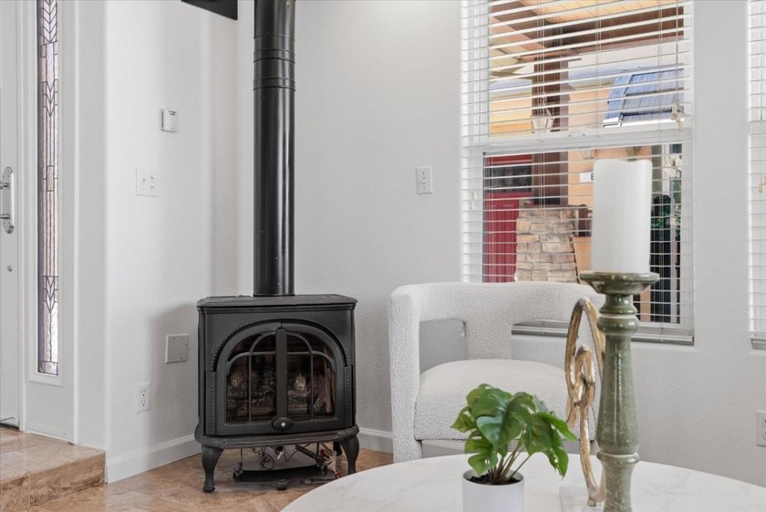 OPEN HOUSE SAT/SUN Corner END Unit with Back Yard, Located in - photo 11