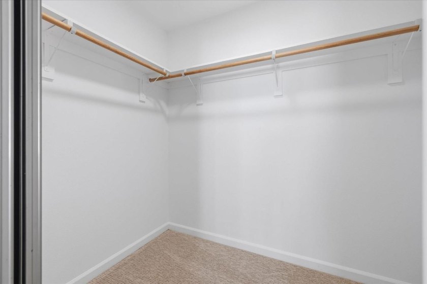 OPEN HOUSE SAT/SUN Corner END Unit with Back Yard, Located in - photo 20