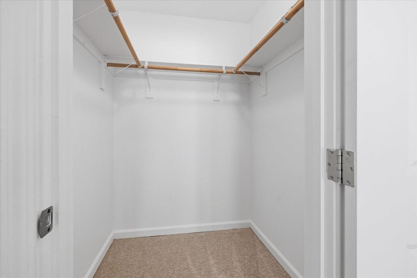 OPEN HOUSE SAT/SUN Corner END Unit with Back Yard, Located in - photo 24
