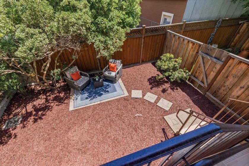 OPEN HOUSE SAT/SUN Corner END Unit with Back Yard, Located in - photo 27