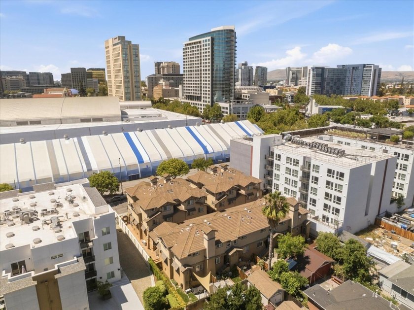 OPEN HOUSE SAT/SUN Corner END Unit with Back Yard, Located in - photo 32