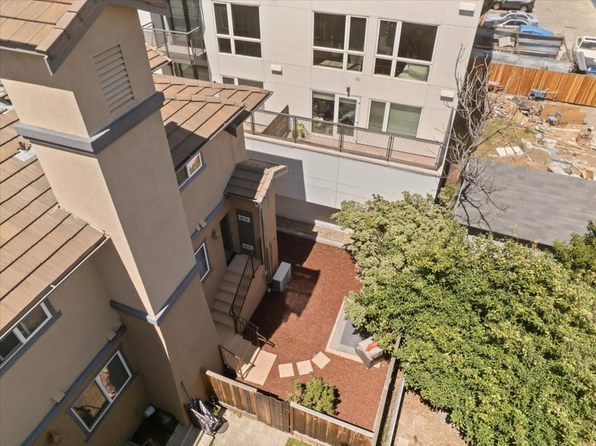 OPEN HOUSE SAT/SUN Corner END Unit with Back Yard, Located in - photo 33