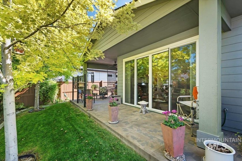 Beautifully designed with timeless Mid-Century Modern style - photo 36