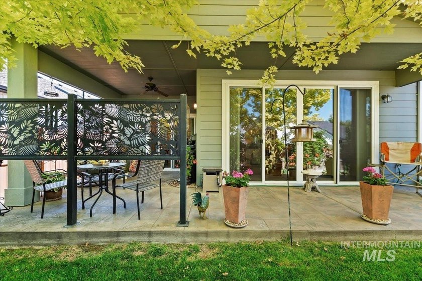 Beautifully designed with timeless Mid-Century Modern style - photo 38