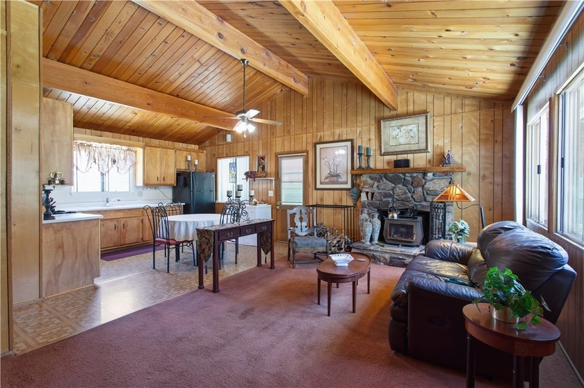 Charming Mountain Retreat with Rustic Character! This inviting - photo 5