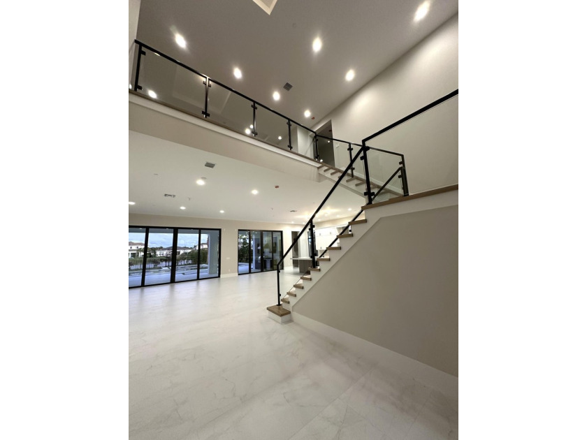 NO EXPENSE OR DETAIL SPARED IN OUR LARGEST ESTATE HOME IN CORAL - photo 7