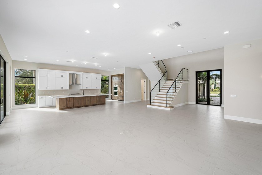 NO EXPENSE OR DETAIL SPARED IN OUR LARGEST ESTATE HOME IN CORAL - photo 8