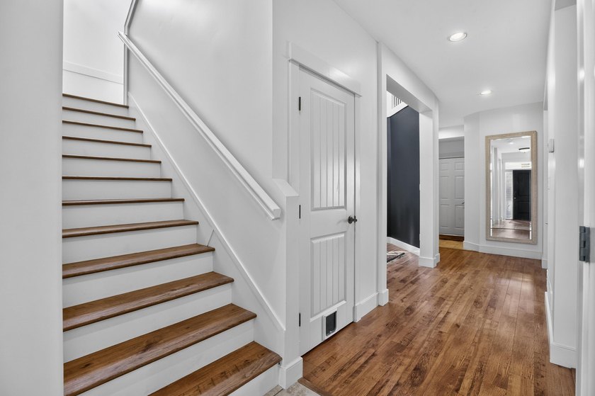 Fabulous 3400 sq ft home in Clayton Heights! Kitchen boasts - photo 3
