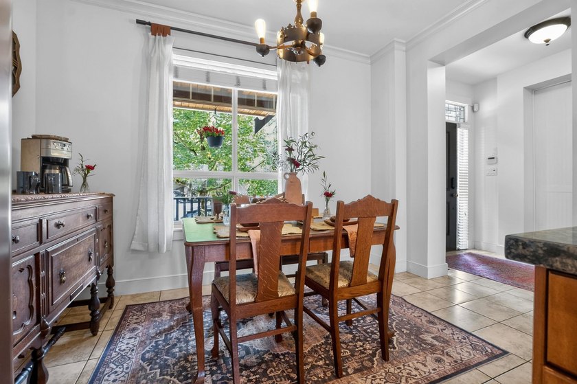Fabulous 3400 sq ft home in Clayton Heights! Kitchen boasts - photo 5