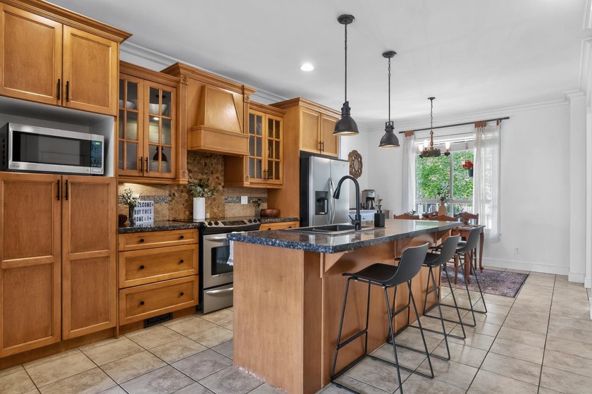 Fabulous 3400 sq ft home in Clayton Heights! Kitchen boasts - photo 6