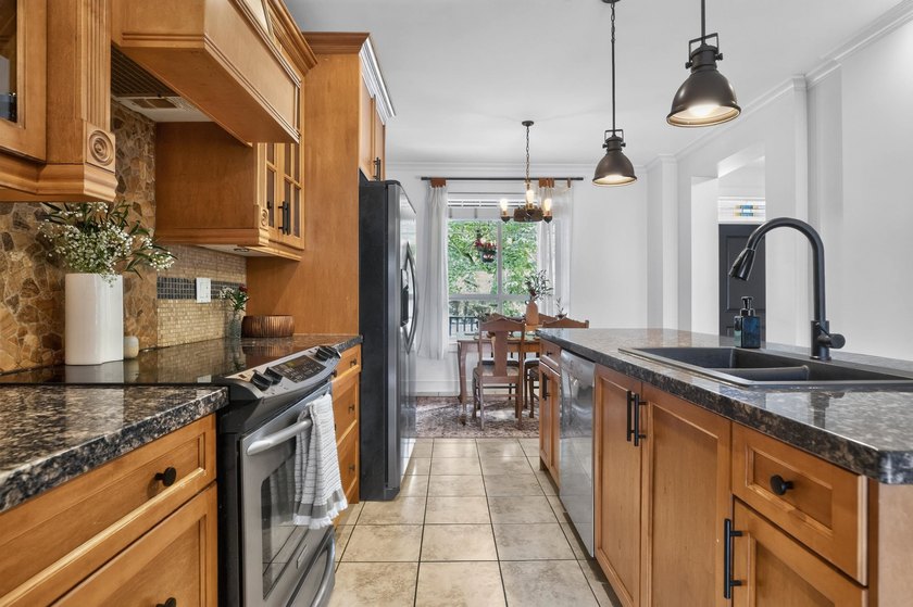Fabulous 3400 sq ft home in Clayton Heights! Kitchen boasts - photo 9