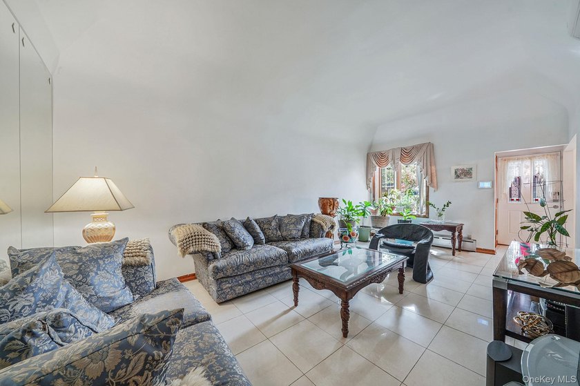 Step into your new home - a beautifully maintained home in the - photo 12