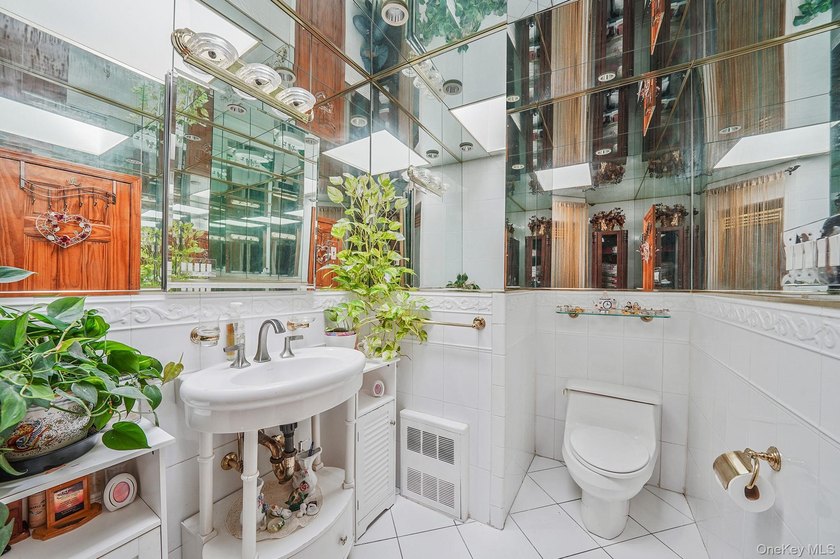 Step into your new home - a beautifully maintained home in the - photo 17