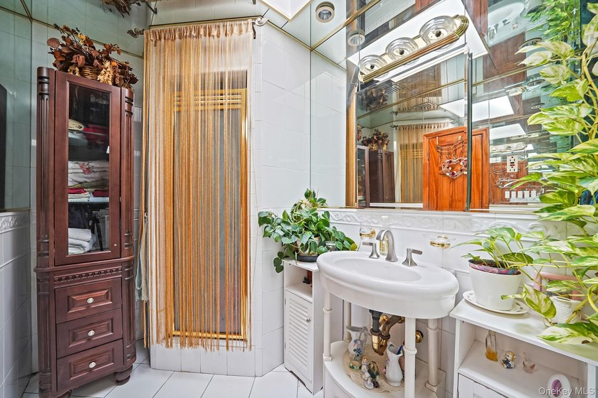 Step into your new home - a beautifully maintained home in the - photo 18
