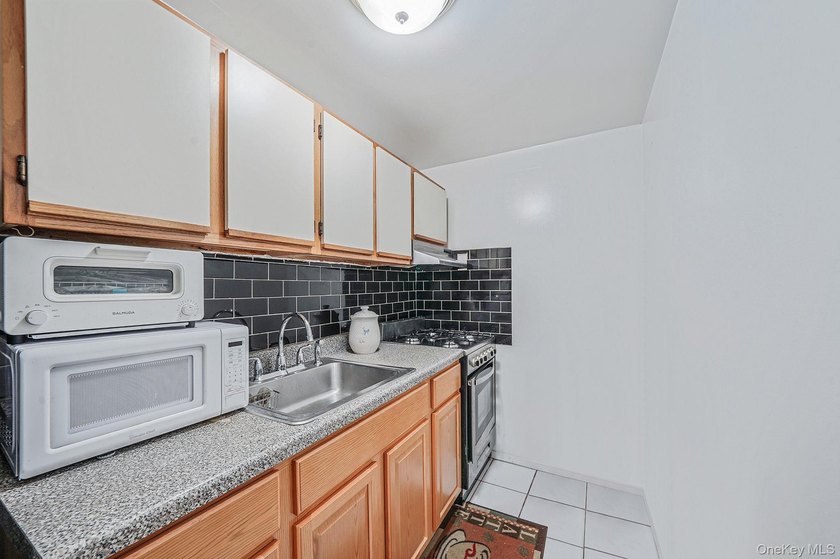 Step into your new home - a beautifully maintained home in the - photo 22