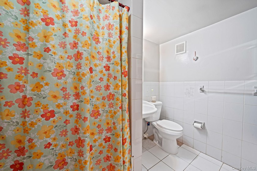 Step into your new home - a beautifully maintained home in the - photo 25