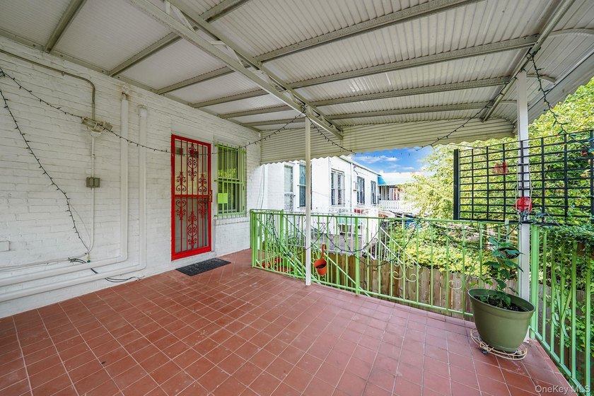 Step into your new home - a beautifully maintained home in the - photo 28