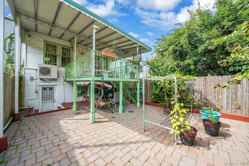 Step into your new home - a beautifully maintained home in the - photo 29