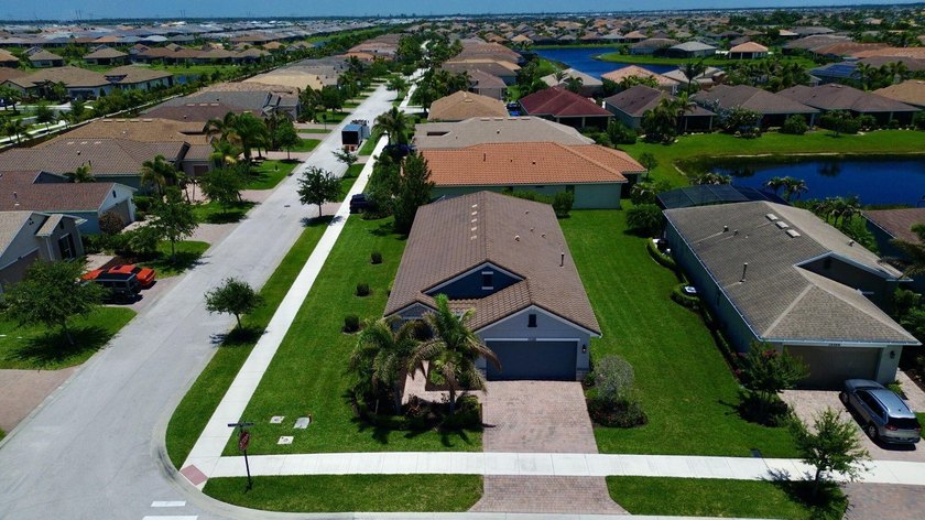 Step into a home designed to impress and built for unforgettable - photo 2