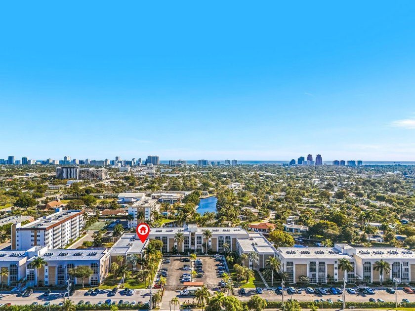 Gorgeous and Spacious 1 Bedroom/1 Bathroom Condo. This - photo 2