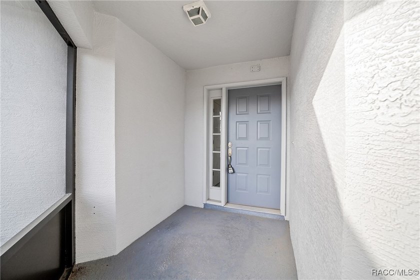 Come see the new roof and exterior Paint! Low-maintenance - photo 10