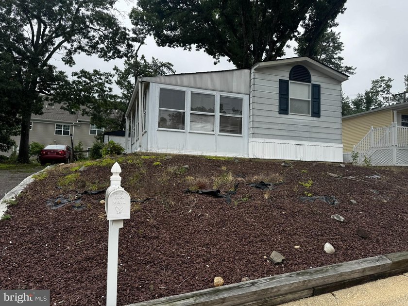 This 1960's 2 bedroom, single-wide mobile home offers a great - photo 2