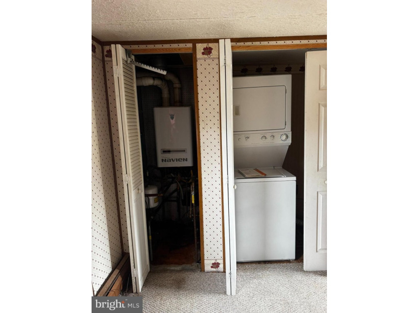 This 1960's 2 bedroom, single-wide mobile home offers a great - photo 9