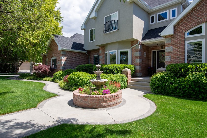 Beautiful, unique home with tall ceilings, real hardwood, new - photo 4
