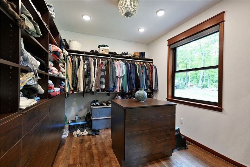 Exquisite lakefront estate on Victory Heights showcasing 240 - photo 24