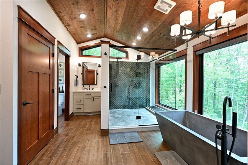 Exquisite lakefront estate on Victory Heights showcasing 240 - photo 25