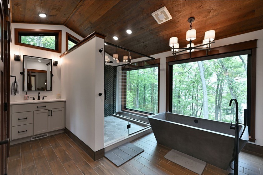 Exquisite lakefront estate on Victory Heights showcasing 240 - photo 27