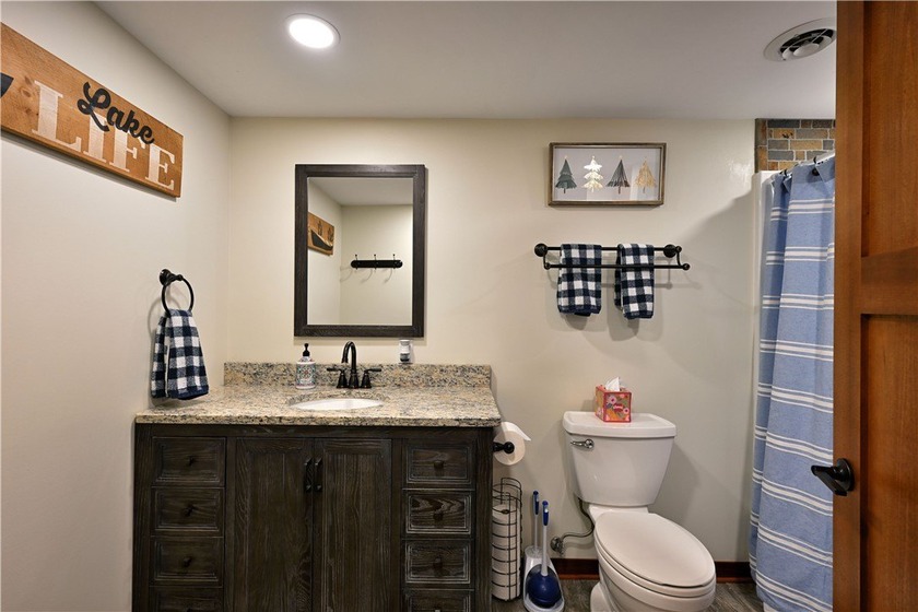 Exquisite lakefront estate on Victory Heights showcasing 240 - photo 28