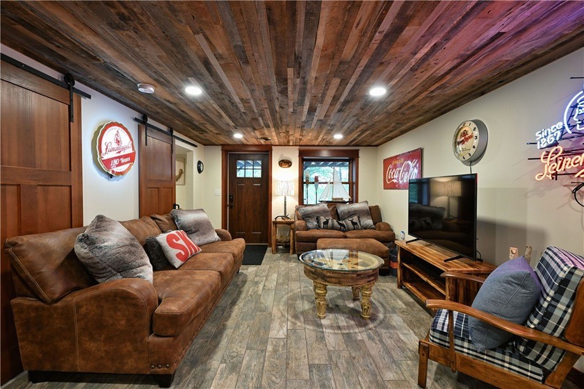 Exquisite lakefront estate on Victory Heights showcasing 240 - photo 29